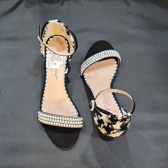 BRAND NEW BETSY JOHNSON LOW BLOCK-HEEL SANDAL - Picture 3 of 14